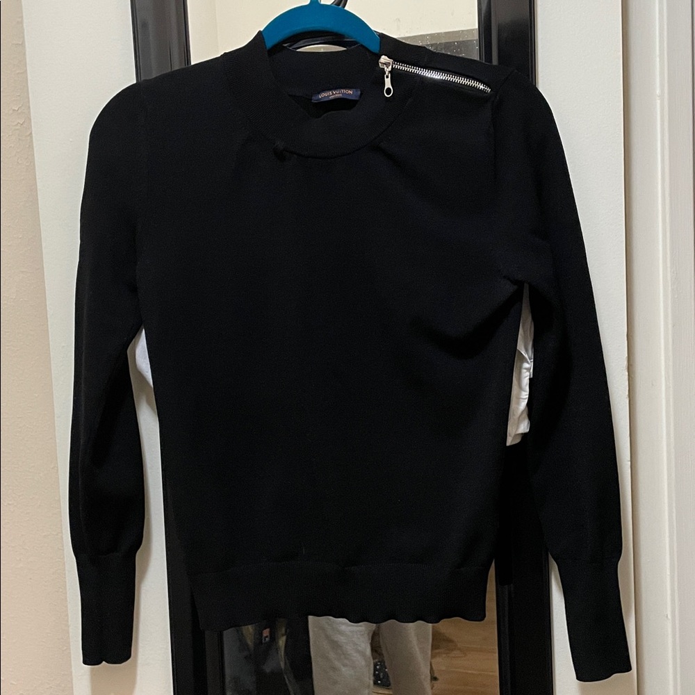 Authentic Louis Vuitton uniformes sweater